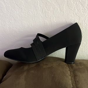 Air Flex black pump with elastic straps. Size 13 but fits like an 11 or 12.